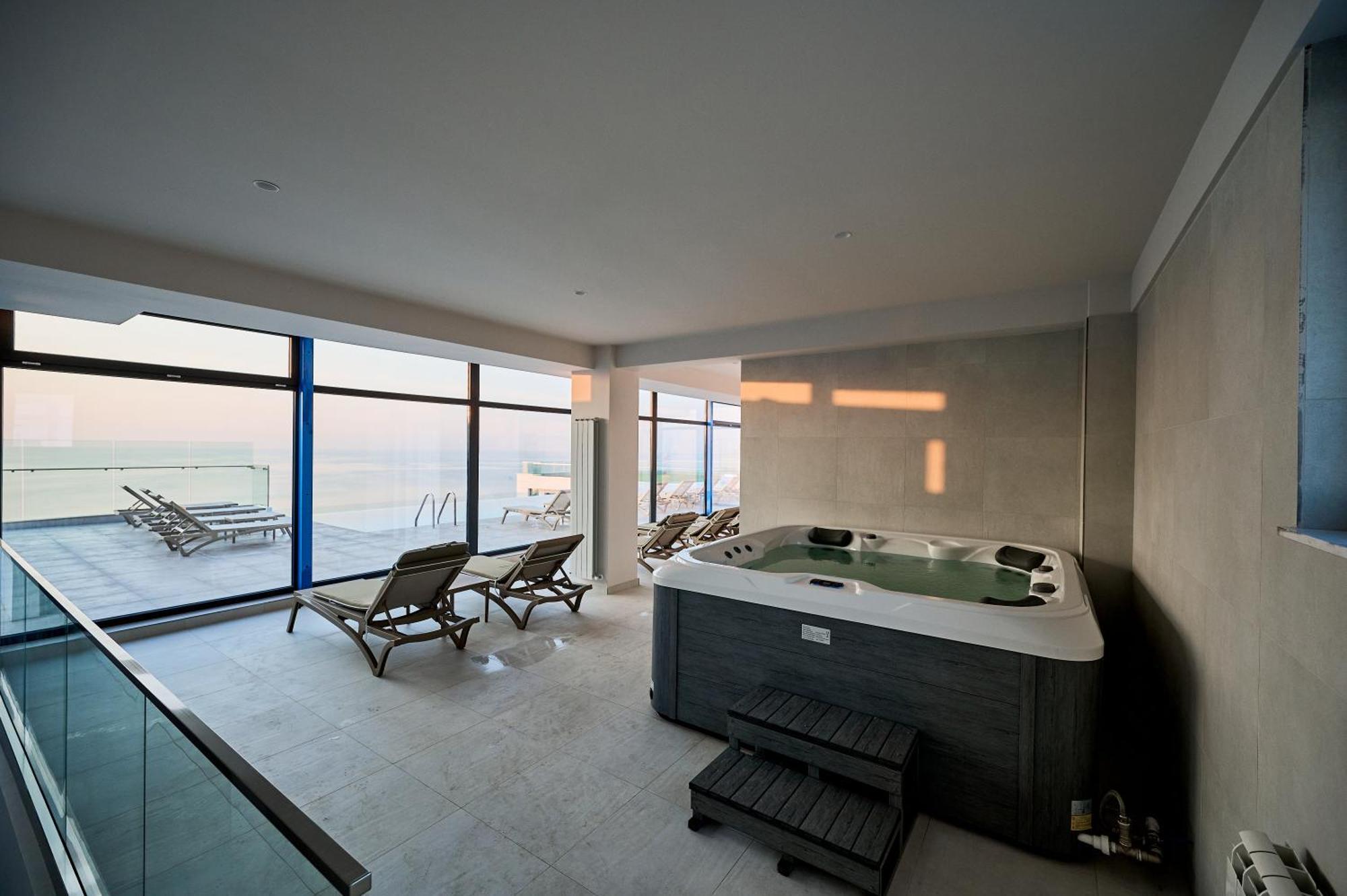 Arrogance Queen Studio - Infinity Pool & Spa Неводарі Екстер'єр фото