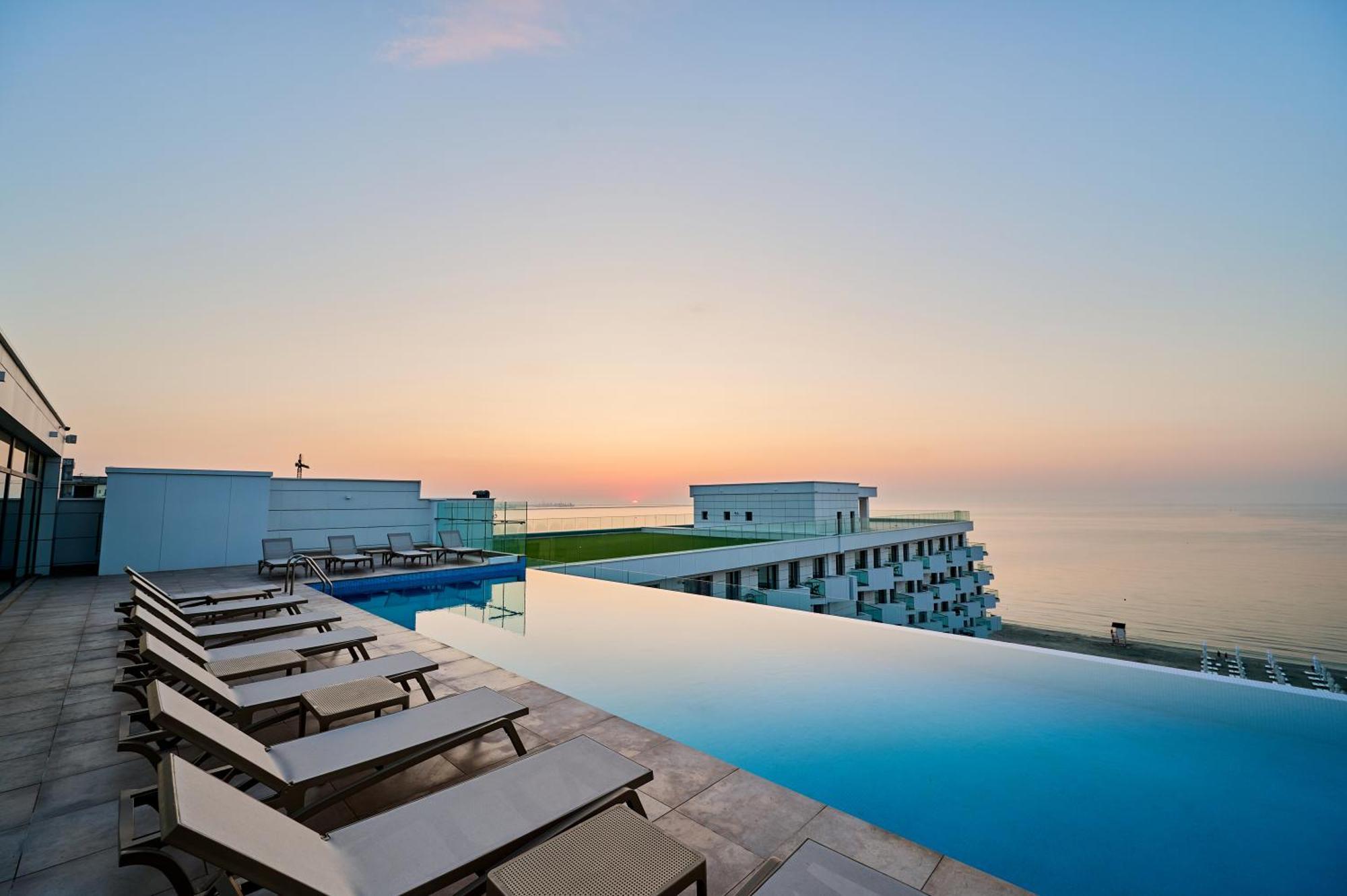 Arrogance Queen Studio - Infinity Pool & Spa Неводарі Екстер'єр фото
